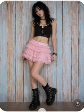 Romwe Pink Ruffled Lace Tiered Women's Shorts. Size L